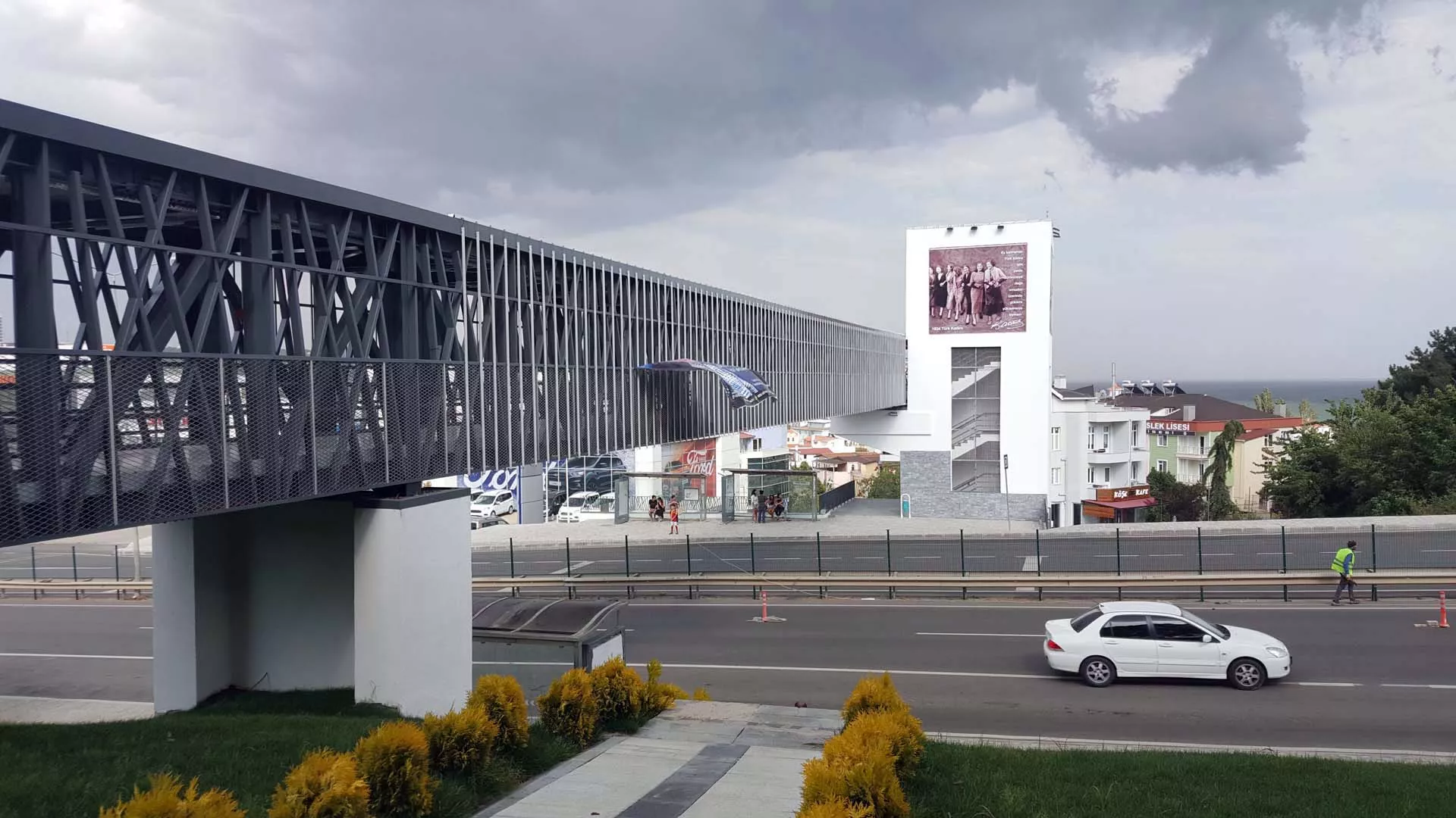 Çelik Konstrüksiyon Yaya Geçidi